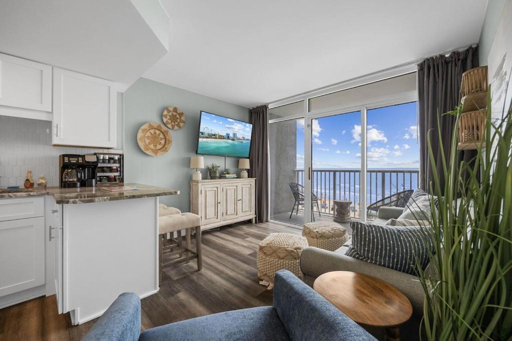 Direct Oceanfront- King Bedroom- Amazing Views/Pools/Hot Tubs/Beach Access/Golf Миртъл Бийч Екстериор снимка