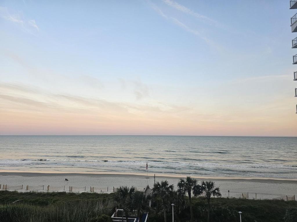 Direct Oceanfront- King Bedroom- Amazing Views/Pools/Hot Tubs/Beach Access/Golf Миртъл Бийч Екстериор снимка